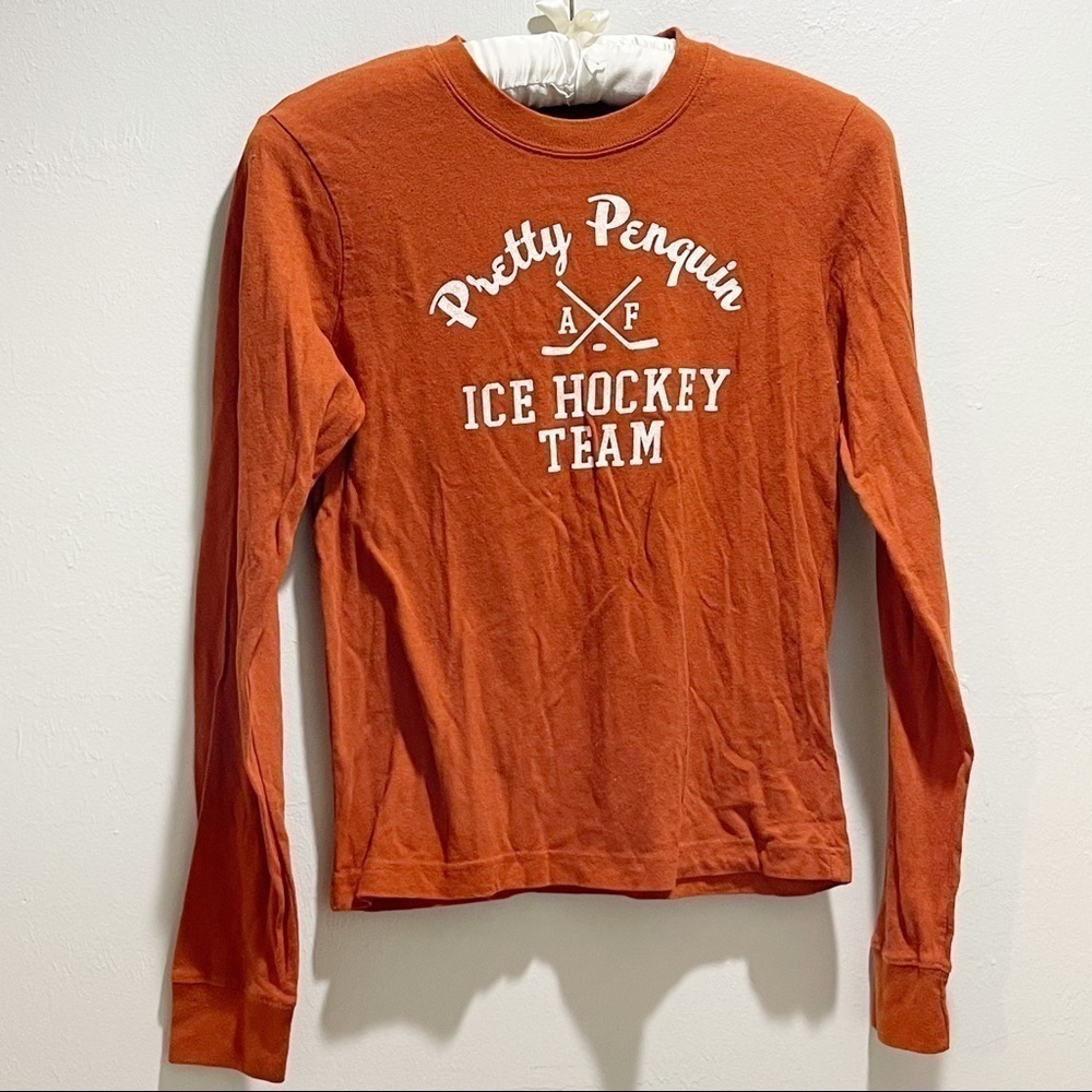 Vintage Abercrombie & Fitch Women’s Orange Long Sleeve Pretty Penquin Top